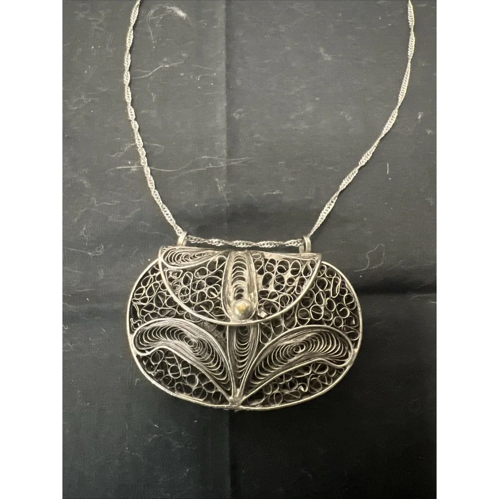Vintage Silver Tone Filigree Metal Mini Pill Holder Coin Purse Necklace